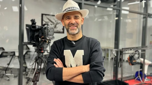 Müzisyen Murat Evgin, Pluribus dizisinde şarkısı ile dikkatleri üzerine çekti!