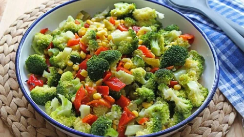Sağlıklı ve lezzetli bir alternatif: Brokoli Salatası Tarifi ile Sofralarınıza Hafiflik Geliyor!