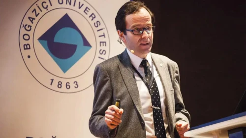 Tsunami Uzmanı Dr. Öcal Necmioğlu'nun Ölümü Gündemde: Hayatı ve Kariyeri Merak Ediliyor