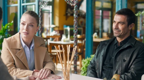 Usta yönetmen Yavuz Turgul'un imzasını taşıyan ve heyecanla beklenen Netflix dizisi Ayrılık da Sevdaya Dahil'in yayın tarihi nihayet belli oldu!