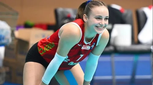Genç voleybol yeteneği Berre İnce, Papara Göztepe'ye transfer oldu! İşte İzmirlileri heyecanlandıran oyuncunun detayları