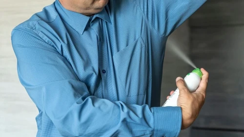 Uzmanlar deodorant kullanan herkesi uyardı! Bunca yıldır deodorantın yanlış kullanıldığı açığa çıktı