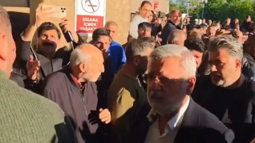 Önder'in hayatını kaybettiği hastaneye giden Mehmet Metiner yuhalandı