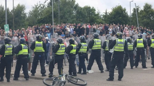 Yeni Alman hükümetinin ilk icraatı, sınırları kapamak oldu