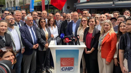 CHP İzmir'den, Özgür Özel'e yönelik saldırıya tepki: "Tesadüf değil, siyasetin sonucu"