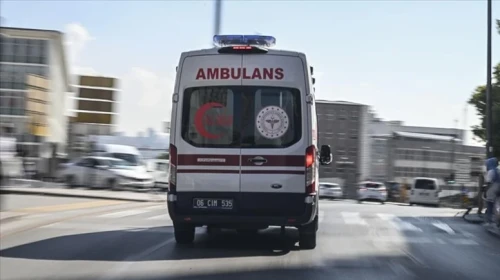 Kamyonetle otomobil çarpıştı: 2 kişi yaralandı