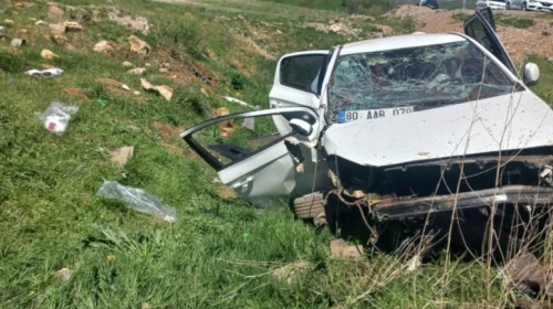 Şarampole devrilen otomobildeki baba öldü, eşi ile çocuğu yaralı