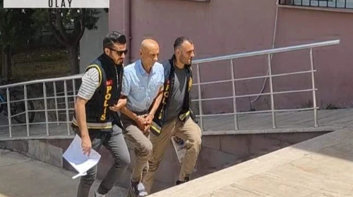 Eşini bıçakla ağır yaraladı
