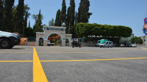 Tarsus'ta Şehir Mezarlığı'nda Otopark Yenileme Çalışması Tamamlandı