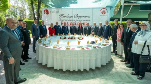Eskişehir'de Vali Aksoy'un ev sahipliğinde bayram programı düzenlendi!