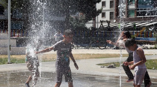 Meteoroloji uyardı: Sıcaklıklar 5 derece yükseliyor, rüzgarın hızı saatte 60 km'ye varıyor, 10 ilde sağanak yağış var