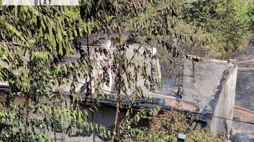 Sultangazi'de yangın evlere sıçradı