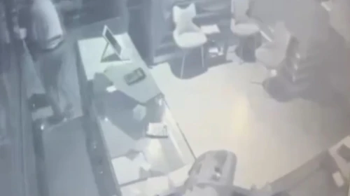 Gaziosmanpaşa'da kuyumcudan 3 kilogram altın çalan şüpheliler kamerada