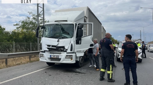 Kocaeli’de kamyon ile çarpışan TIR'ın şoförü yaralandı