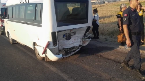 Otomobil, minibüse arkadan çarptı: 1 ölü