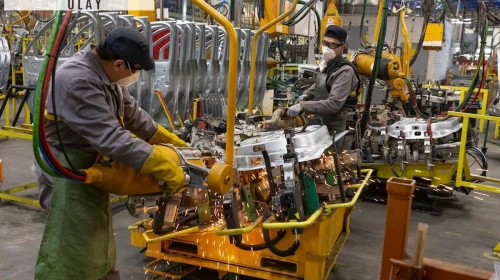 Ford Otosan 4 fabrikada üretime ara veriyor