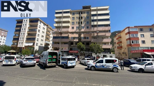 Hasarlı bina tadilatında facia: İskele kırıldı, işçiler yere çakıldı! 2 kişi hayatını kaybetti