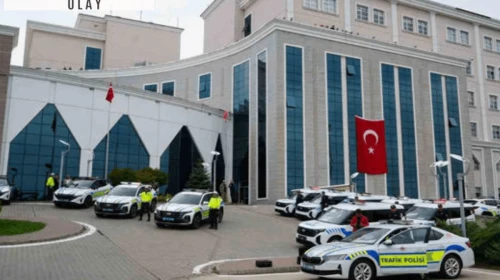 Baba- oğul emniyeti birbirine kattı: Gazi polisi dövdüler