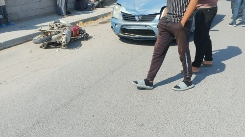 Hafif ticari araç ile motosiklet çarpıştı: 1'i ağır 2 yaralı