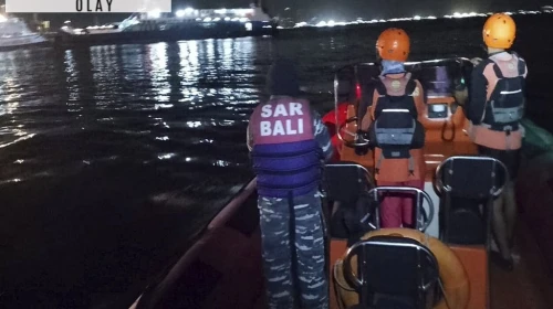 Endonezya'da feribot battı: 30 kişi kayıp