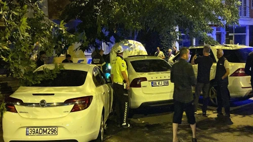 Çorlu'da 3 otomobilin karıştığı kazada 1 kişi yaralandı