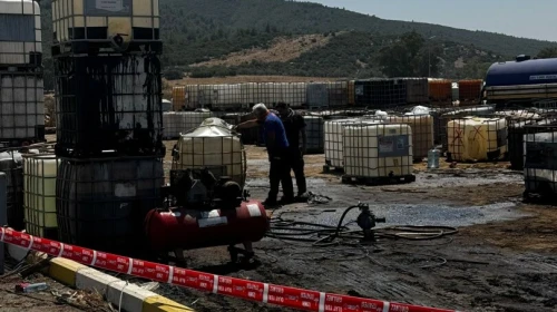 Kaçak akaryakıt toplama alanında patlamada araçlar zarar gördü
