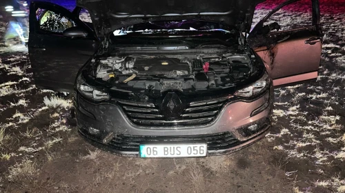 Çalındı başvurusu yapılan otomobil, boş arazide alevler içinde bulundu