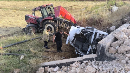 Mardin’de otomobil ile traktör çarpıştı: 2 yaralı