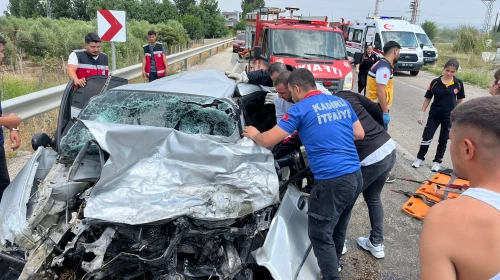 Osmaniye’de hafif ticari araç ile karşı yönden gelen otomobil çarpıştı: 1 ölü, 1 yaralı
