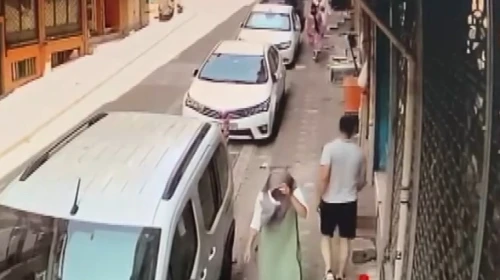 Zeytinburnu'nda evlere girip hırsızlık yapan 3 hırsız yakalandı