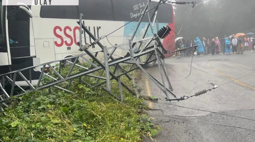 Trabzon'da tur otobüsü kaza yaptı