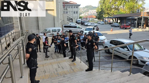 Belediye çalışanlarına faizle para veren baba ve 3 oğluna tefecilikten gözaltı