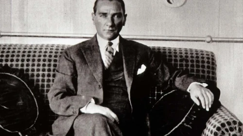 Atatürk'süz Müfredat Tartışmaları: 2025-2026 MEB Değişiklikleri Ne Derecede Gerçek?