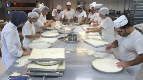 Farklı bölgelerde 1500 TL'ye satılan baklava burada sadece 650 TL!