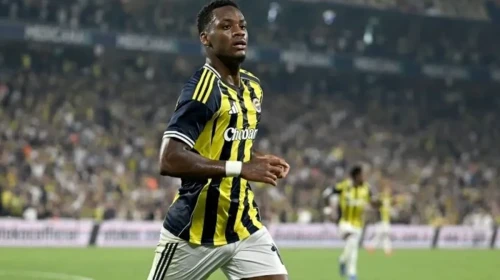 Fenerbahçe’de Yıldız İsimli Oyuncudan Kötü Haber Geldi: Forma Şansı Yok!