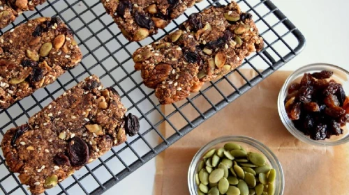 Sağlıklı Atıştırmalık Tavsiyesi: Kendi Elmalı Tarçınlı Yulaf Barlarınızı Yapın!