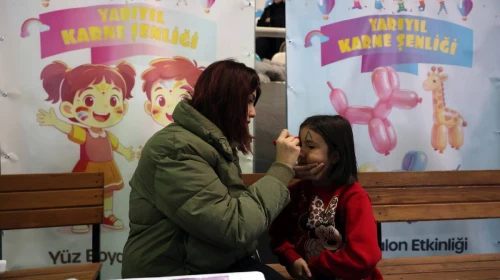 Aydın Büyükşehir Belediyesi, Nazilli'de çocukları sevindiren Yarıyıl Karne Şenliği düzenledi