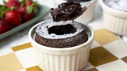 Lezzetin Sırrı Az Malzemede Gizli: Evde Kolayca Yapabileceğiniz Sufle Tarifi