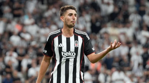 Beşiktaş Kulübü, Demir Ege Tıknaz Transferi Hakkında Kamuyu Aydınlatma Platformu'na (KAP) Açıklama Yaptı