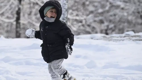 Kar yağışının etkili olduğu 13 Ocak 2026 Salı günü bazı illerde okullar tatil edildi. İşte kar tatili ilan edilen iller ve ilçeler...