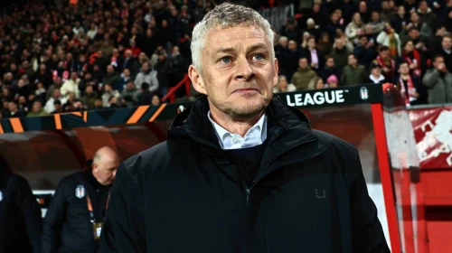 Manchester United'ın efsane oyuncusu Ole Gunnar Solskjær, dünya deviyle yeni bir sözleşme imzalıyor