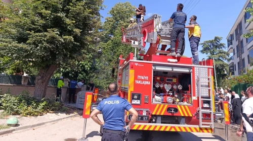 Bursa'da bir apartman dairesinde çıkan yangın paniğe neden oldu! Yangın sonrası binada oturanlar hızla tahliye edildi