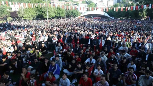 Kâğıthane'de Dünya Kupası coşkusu dev ekranlarda zirve yaptı!