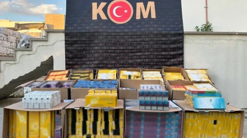 Afyonkarahisar'da arama yapılan tırda binlerce paket kaçak sigara ele geçirildi
