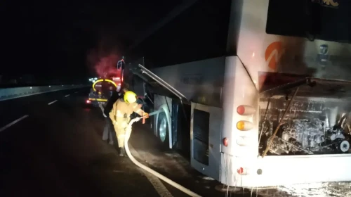 Balıkesir'de hareket halindeki yolcu otobüsünde çıkan yangın paniğe neden oldu