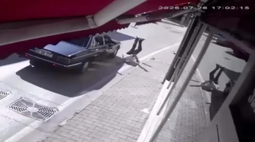 Bursa'da Yaya Geçidinde Kaza: Otomobil Yayaya Çarptı