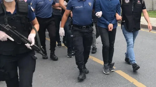 Ağrı'da zehir kaçakçıları ve göçmen kaçakçıları operasyonunda 11 kişi tutuklandı
