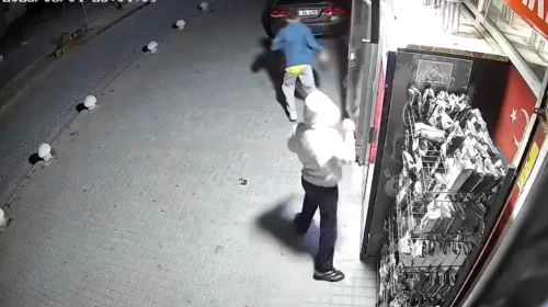 Ankara'da marketten içecek çalan çocuklar güvenlik kamerasına yakalandı