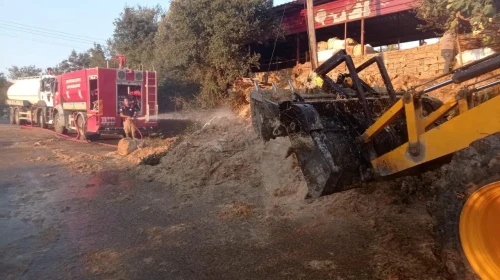 Hatay Defne'de samanlık alanda yangın çıktı