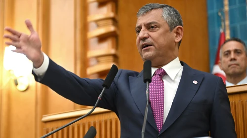 Özgür Özel'den çerçeve yasaya destek: Barışın önünü açacağız